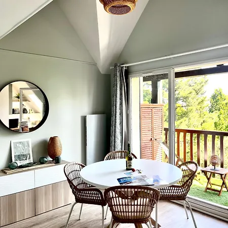 Duplex Entre Terre Et Proche Avec Balcon Апартаменты *